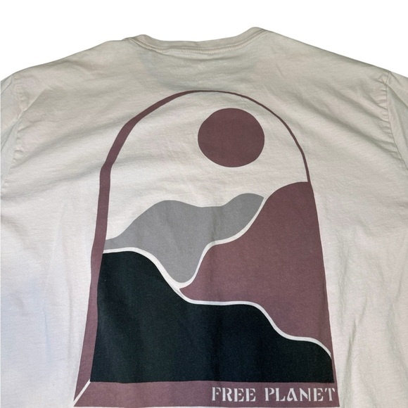 Free Planet Men’s Light Pink Graphic T-Shirt Size L Casual Streetwear - Picture 3 of 5